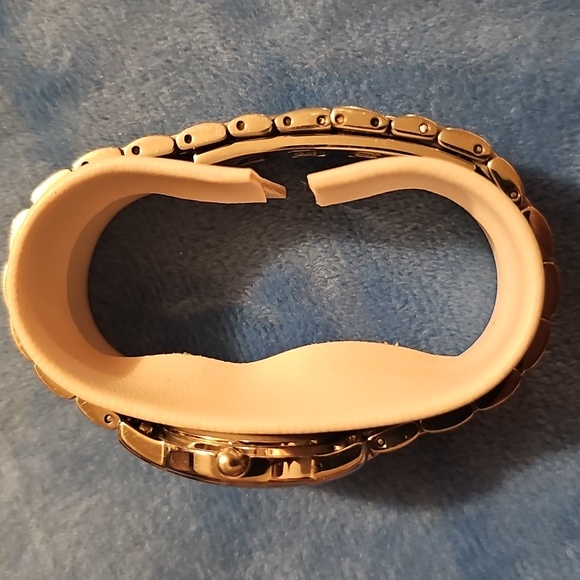 Coach silver ladies watch - Picture 11 of 13